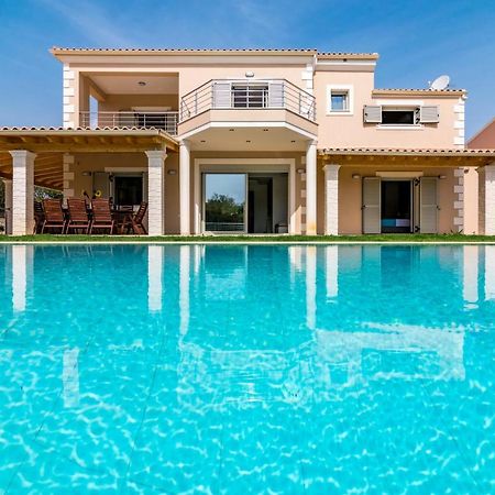 Villa Johnnie Pouládes 외부 사진