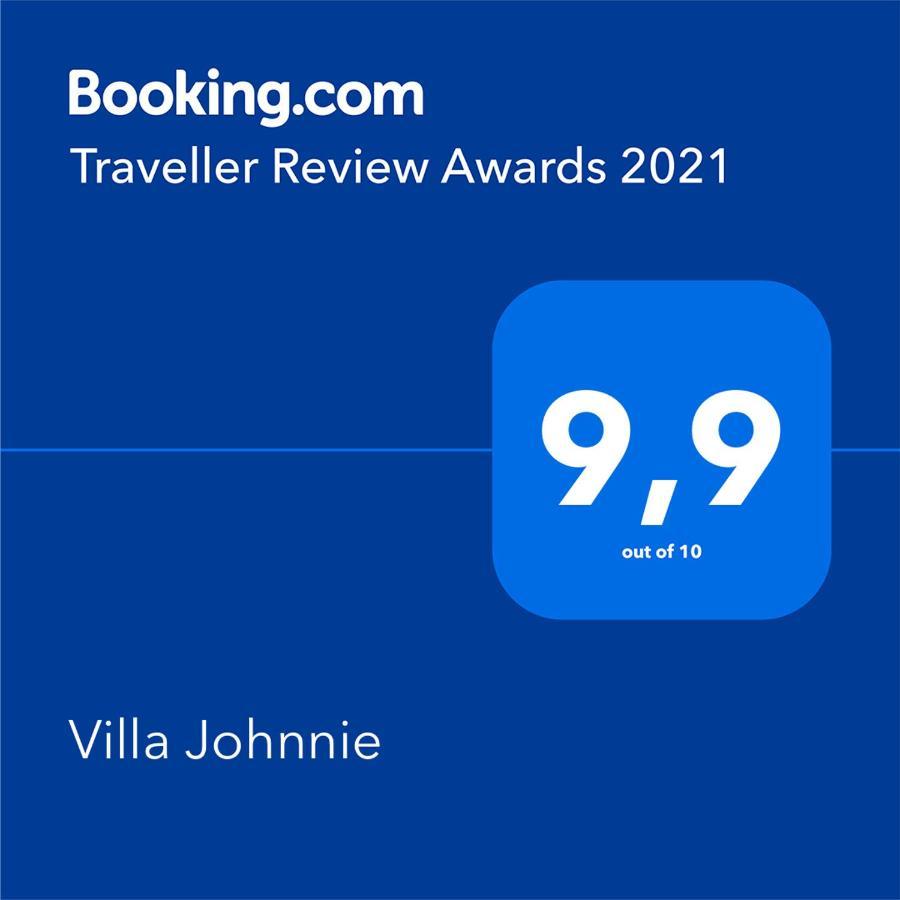 Villa Johnnie Pouládes 외부 사진
