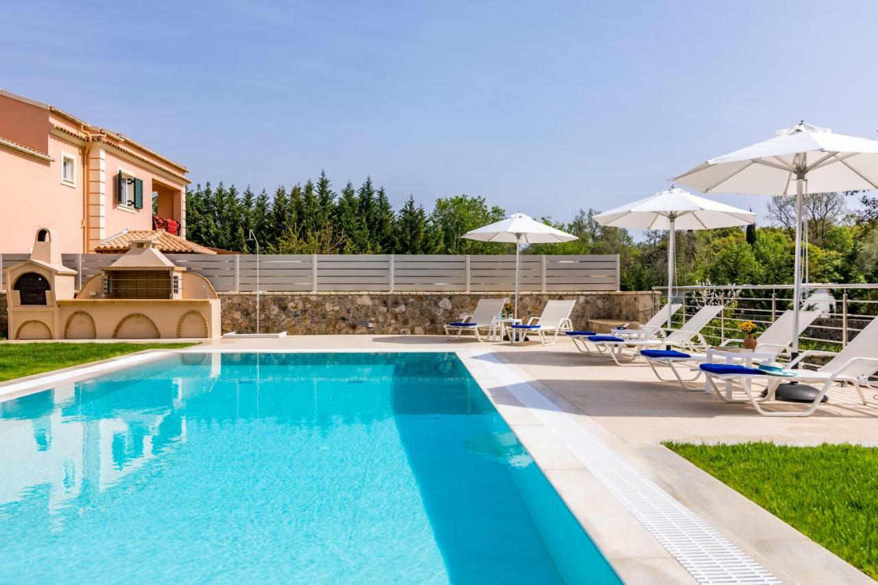 Villa Johnnie Pouládes 외부 사진
