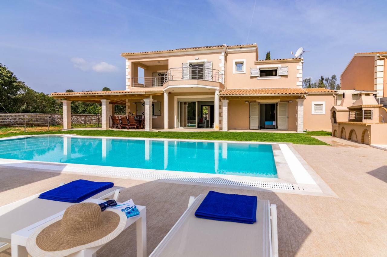 Villa Johnnie Pouládes 외부 사진