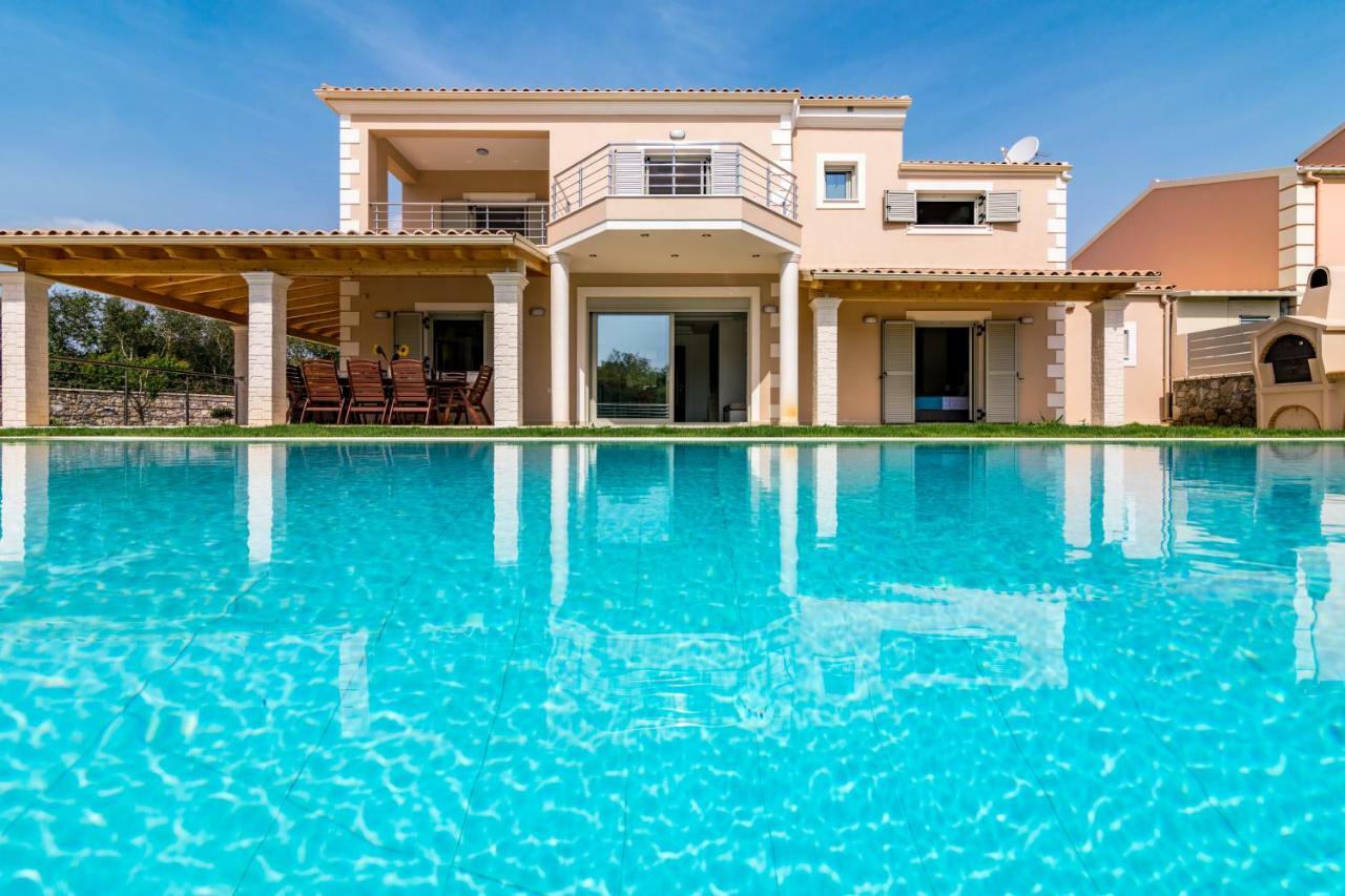 Villa Johnnie Pouládes 외부 사진