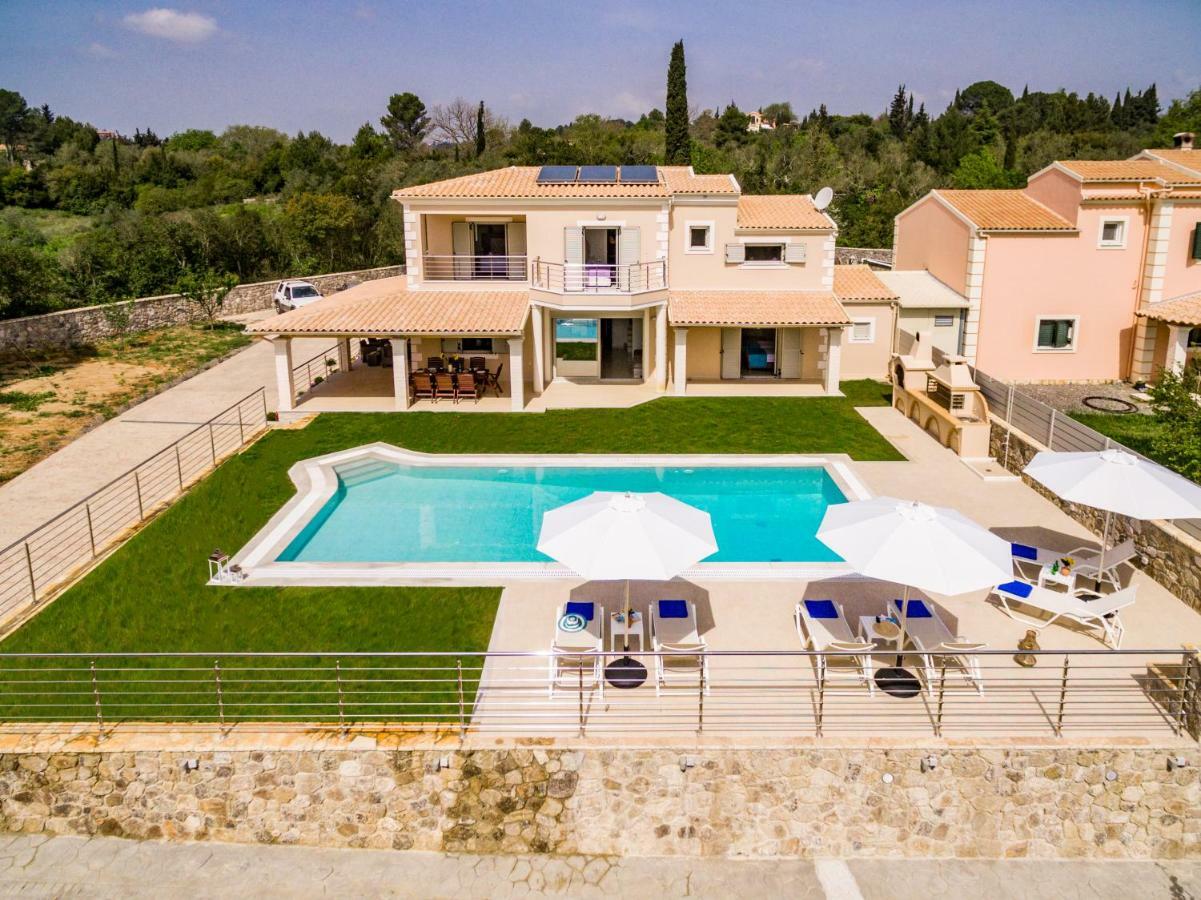 Villa Johnnie Pouládes 외부 사진